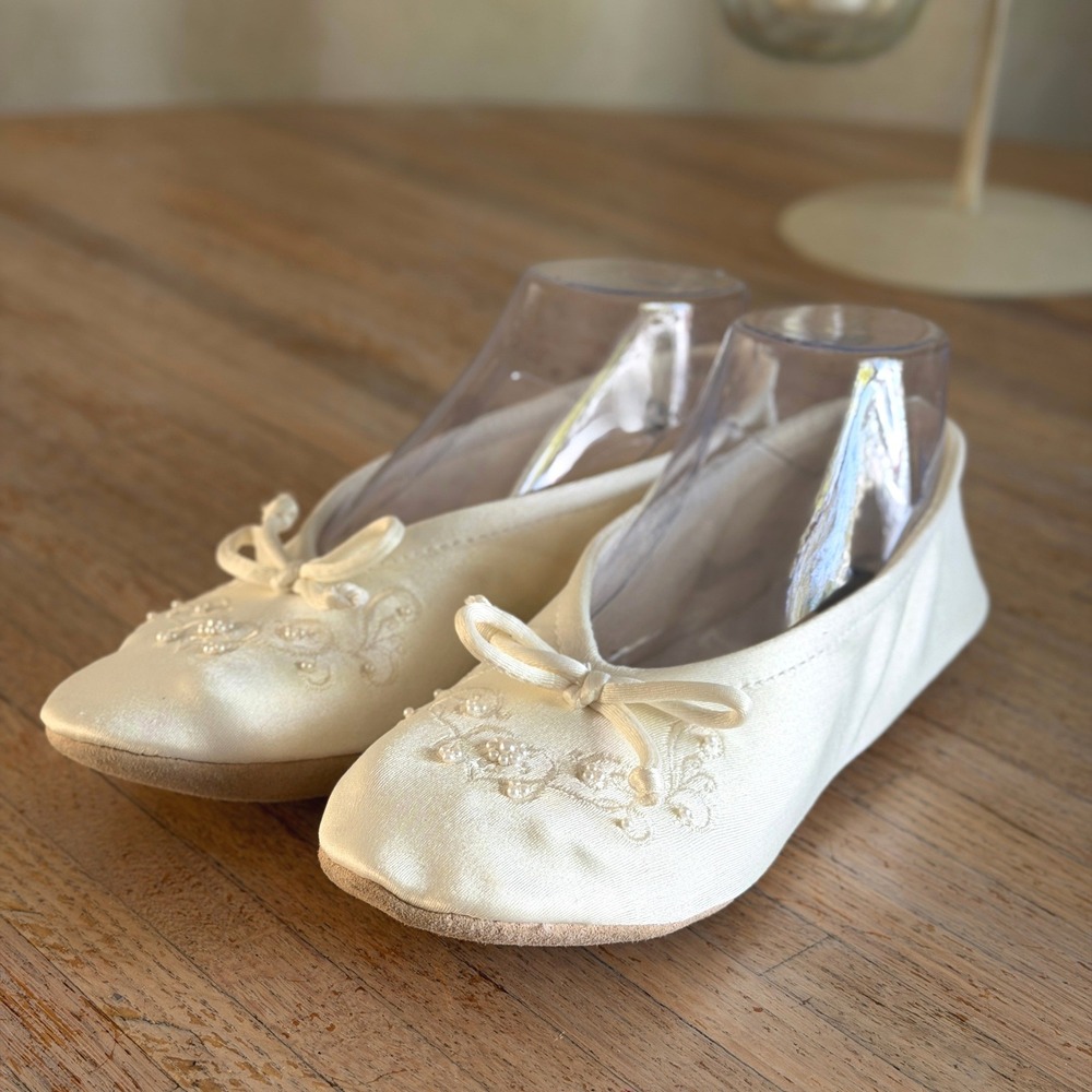 Vtg 90s Isotoner Ivory Satin Ballerina Slippers Pearl Embroidery Leather Sole M